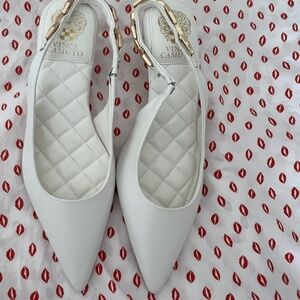 Vince Camaro white with gold chain low heels